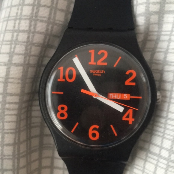 I am selling a very good Swatch Watch. - Picture 5 of 7